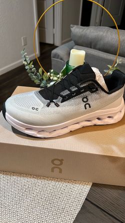 On Cloudtilt shoes black& white …blancos y negros