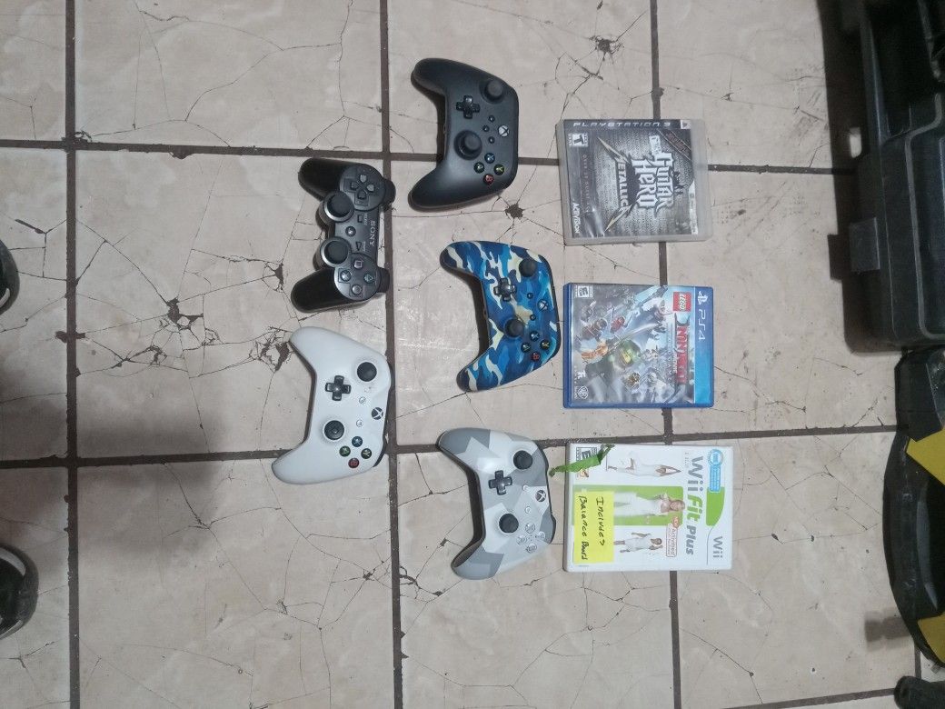 5 Wireless Controllers And A Wii Game And 2 Ps 4 Games