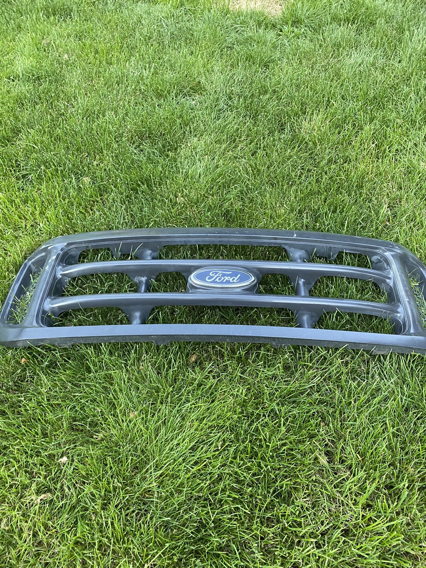 OEM Ford Grille, 1999-2004 Ford F-250 Super Duty