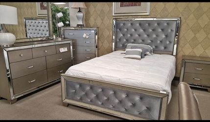 BEAUTIFUL 5 PCS KING SIZE BEDROOM SET MIRROR TRIM NEW