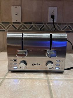 Oster 4-slice toaster, model OTST-00MNSS4S-BB24 Excellent condition, very clean, works great.