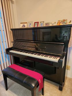 Yung Chang Upright Piano