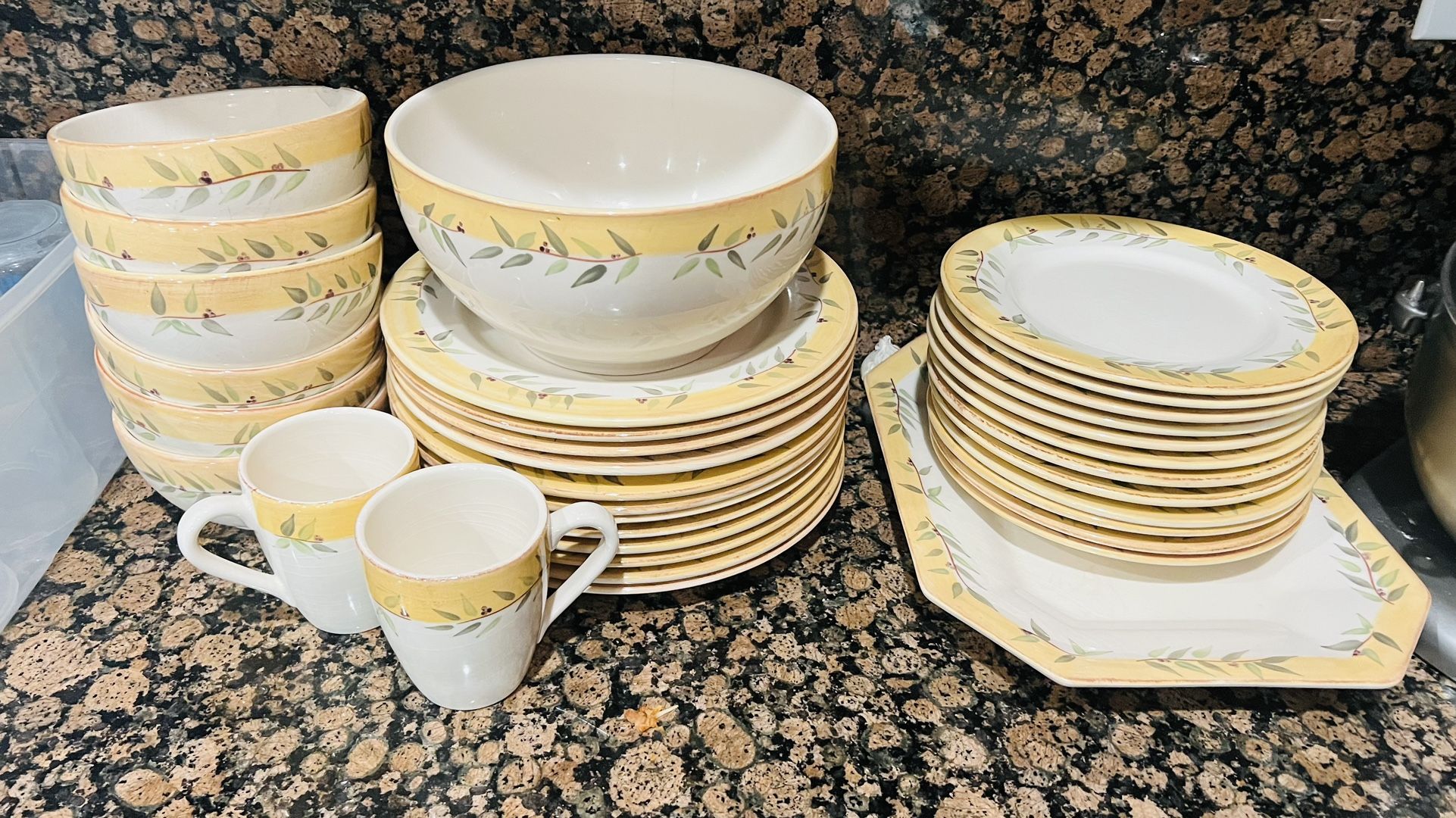 Vintage Crate & Barrel Dishes Set for Sale in Fontana, CA OfferUp