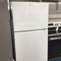 New Scratch And Dent Frigidaire 18 Cu Ft Top And Bottom Fridge. 1 year Warranty 