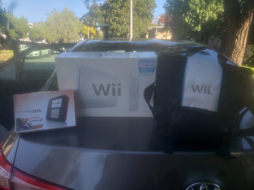 2 Nintendo Wii With Nintendo 2ds 