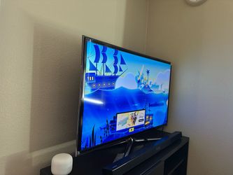 46 Samsung Flat Screen Smart TV with 3D fesute