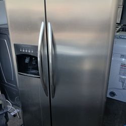 Frigidaire Refrigerator 36"