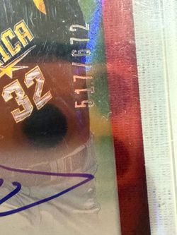 Autographed Basketball Card #32 Numbered 51/72