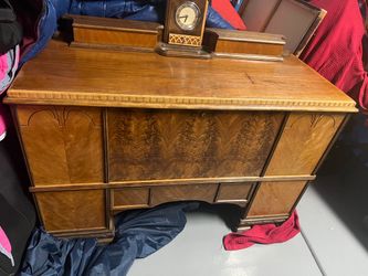 ANTIQUE CEDAR CHEST