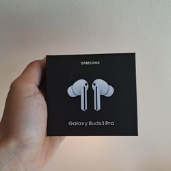 High Quality Wireless Earbuds With ANC *You Will Receive 5 Pieces When Purchase*
