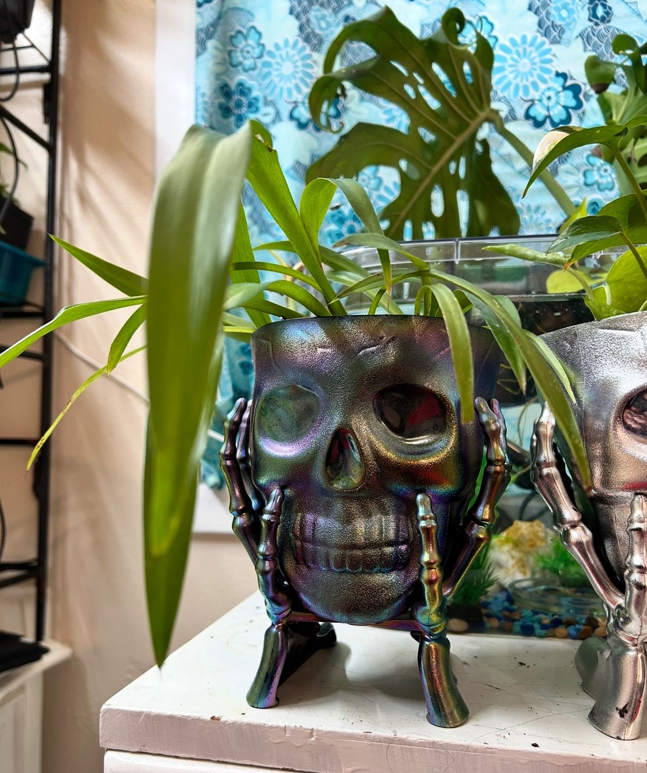 Skull Planters! Plant Pot iridescent . 7”X5” Made Of Resin plant, not included