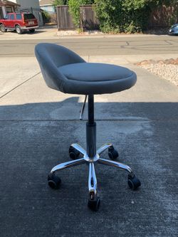 Rolling Adjustable Hydraulic Salon Stool with Low Backrest