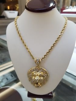 10k solid gold rope chain with lion face pendant. 41.8g