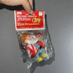 Vintage Walt Disney Character SNOW WHITE and The Seven DWARFS