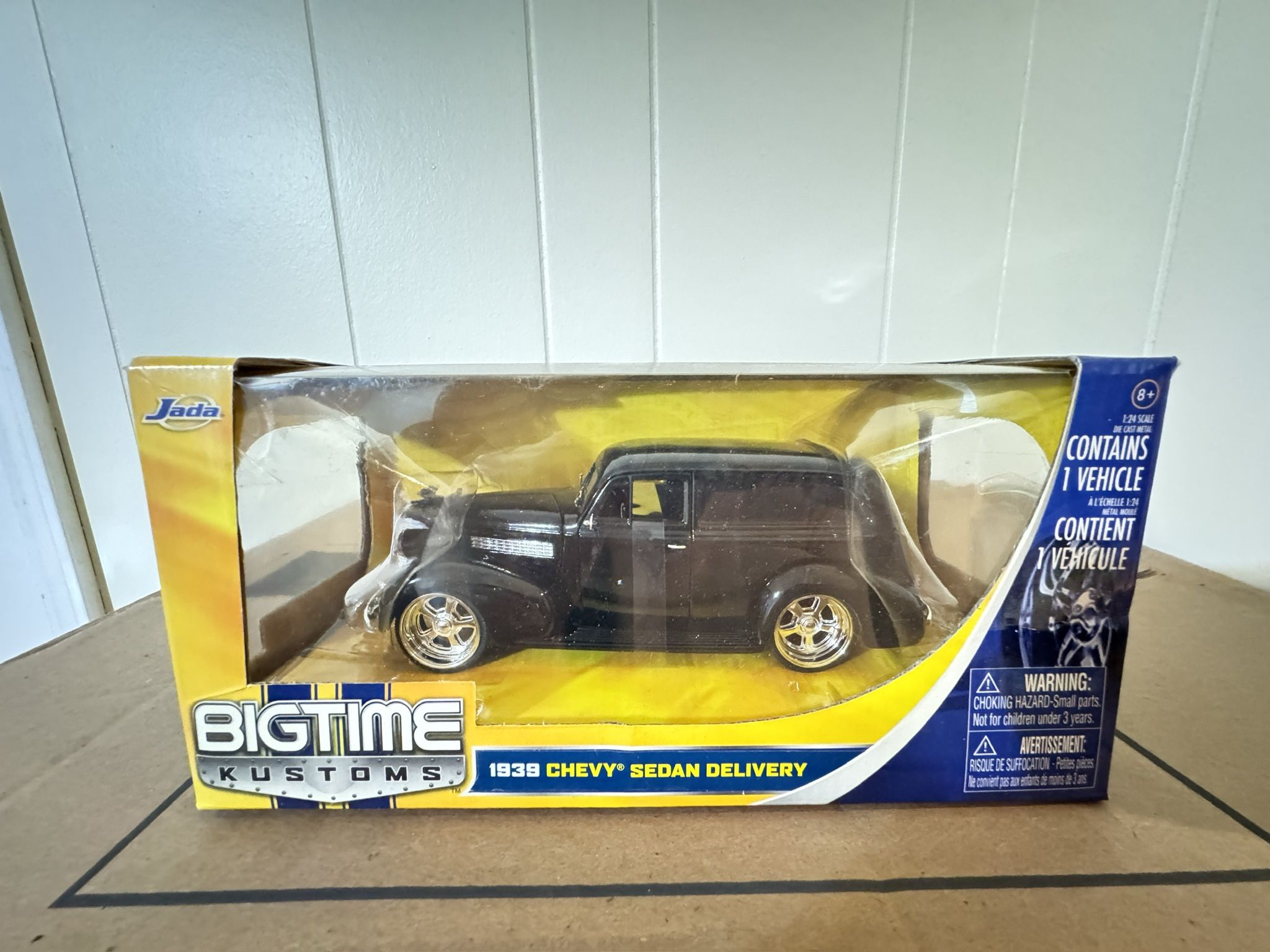 1:24 Scale Diecast Model 1939 Chevy Sedan Delivery