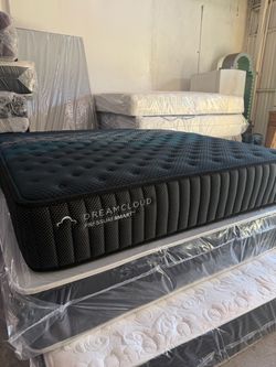 New king  Dreamcloud Pressuresmart Technology mattress
