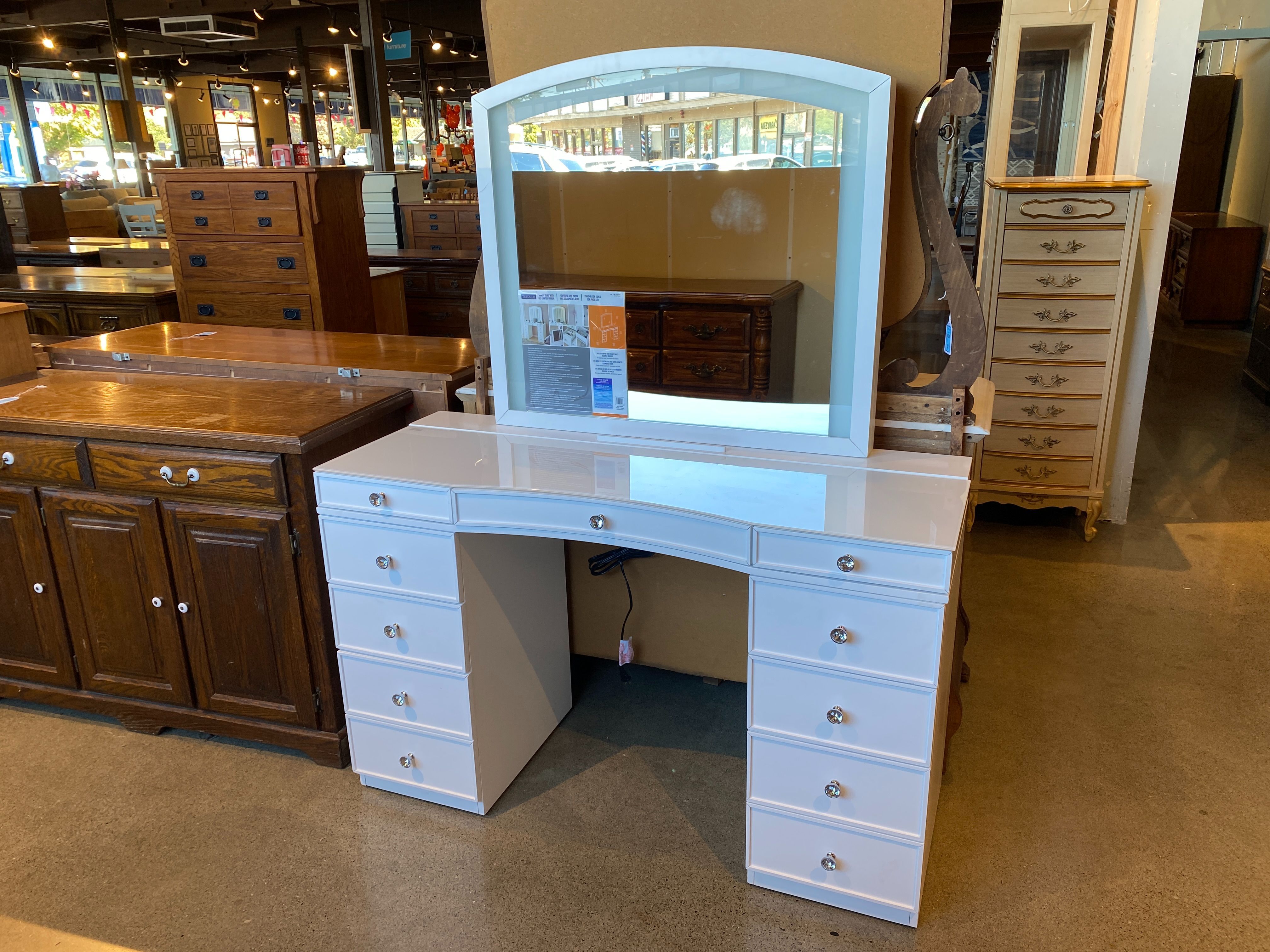 TRESANTI Vanity Table with LED Lighted Mirror