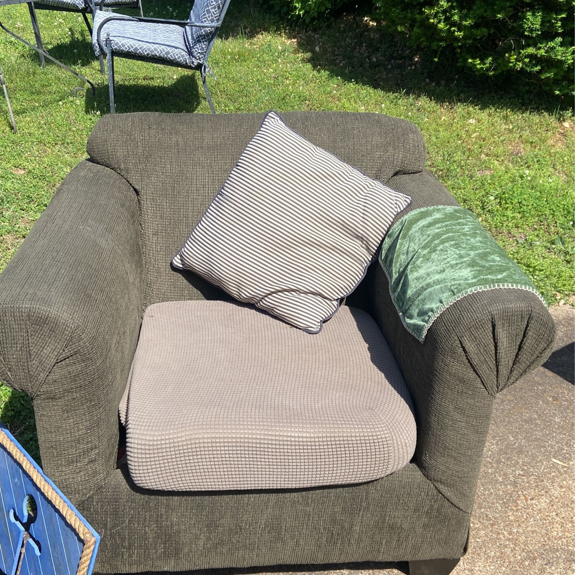 FREE-Oversized Chair