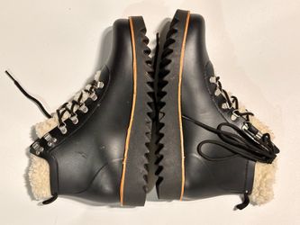 Black shearling-lined hiker boots — size 10