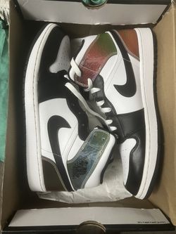 Heat Reactive Jordan’s Mid 1’s