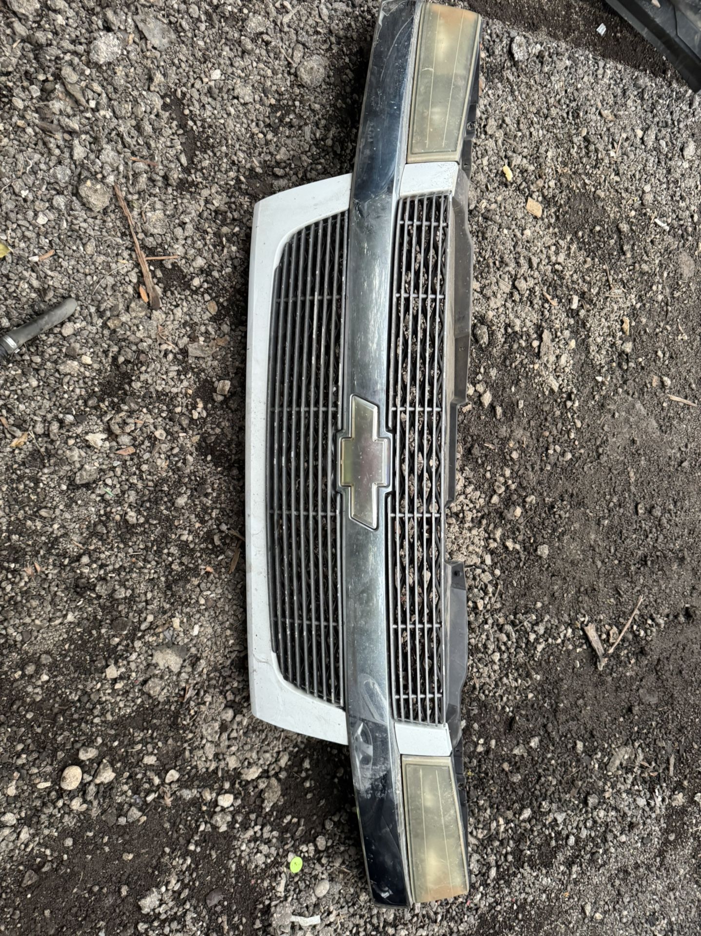 Front Grille 2004 Chevrolet Colorado