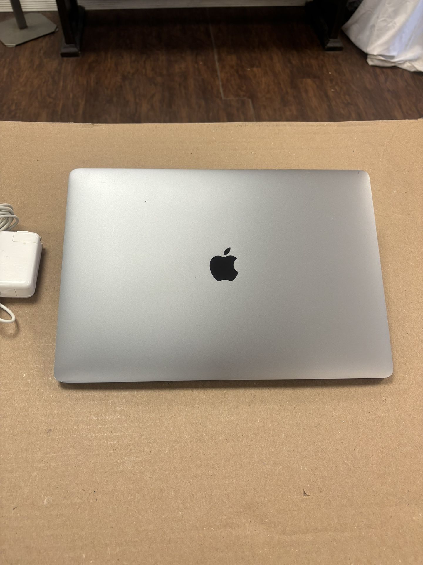 MacBook Pro 15 Inch 2016 Touch Bar I7 16gb Ram 500gb