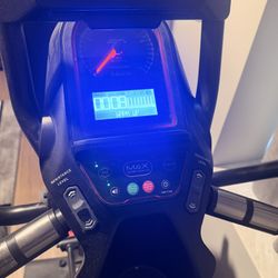 Elliptical Bowflex Max trainer M6