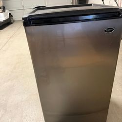 Sanyo Mini fridge