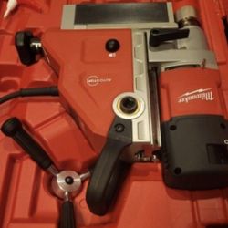 MILWAUKEE  13AMP 1 5/8 MAGNETIC DRILL NEW 
