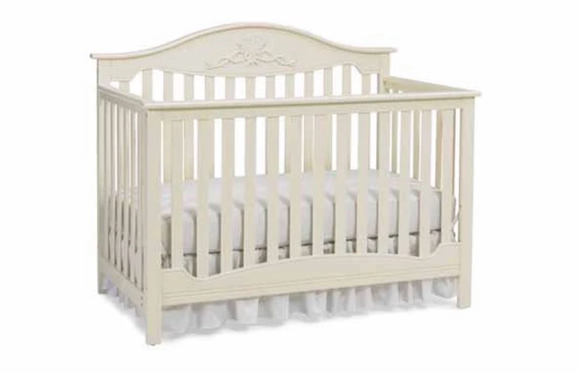 Fisher-Price Mia 4-in-1 Convertible Crib, Sugar Cookie