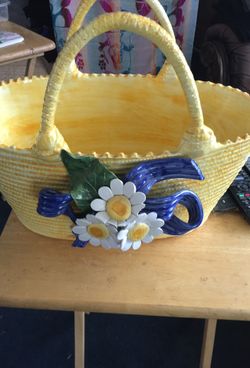 Basket mad of porcelain