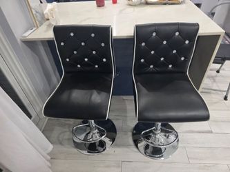 Adjustable barstools in great condition