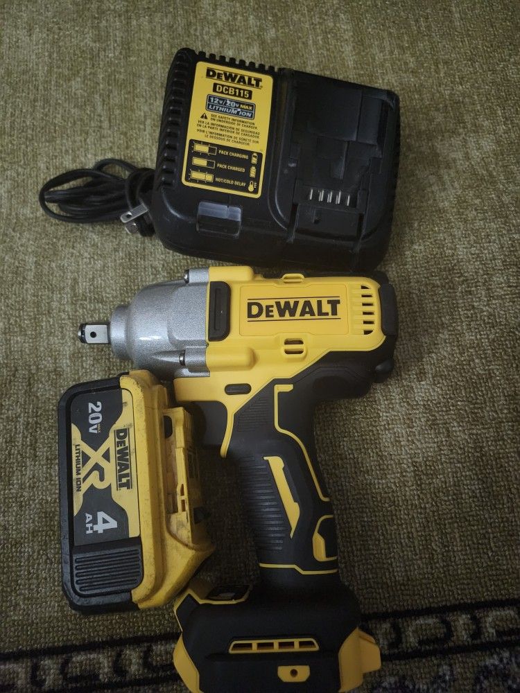 DeWalt 20v Impact Wrench 1/2 IN With Battery And Charger