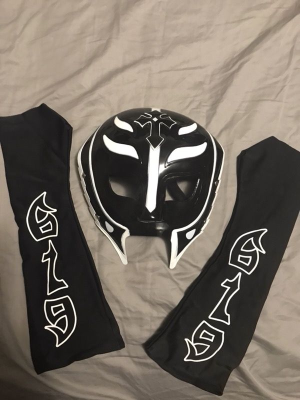 WWE Rey Mysterio plastic mask & 619 forearm gloves