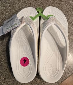 KIDS CROCS FLIP FLOPS SIZE 4
