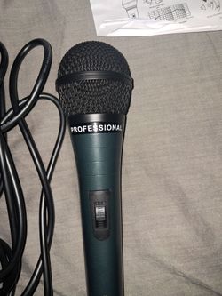 2 microphones