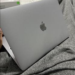 MacBook Air (Mid 2020) 