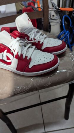 Men Jordans size 12