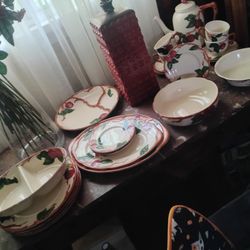 Franciscan dishes Apple pattern set for 4 plus extras. See description.