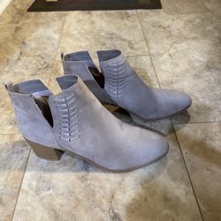 Qupid Fancy designed Suede ankle boots With Heel, Taupe color, size 10