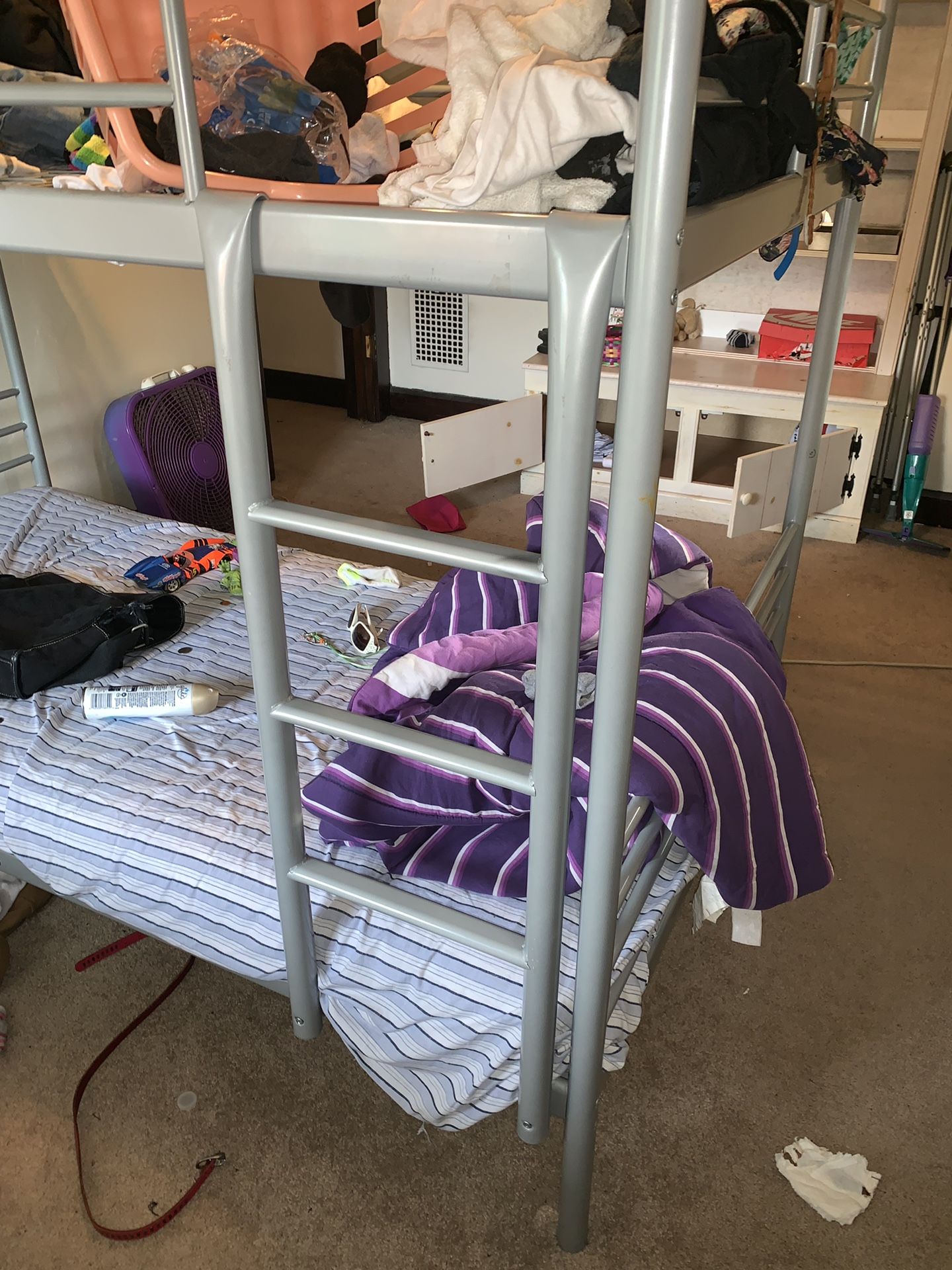 Metal frame bunk bed