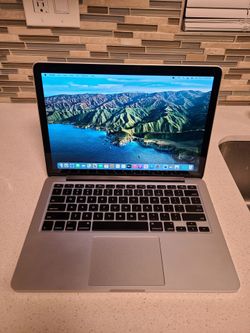 Macbook Pro Retina 2015 (i7 processor, 500gb SSD storage, 16gb ram, 13-inch)