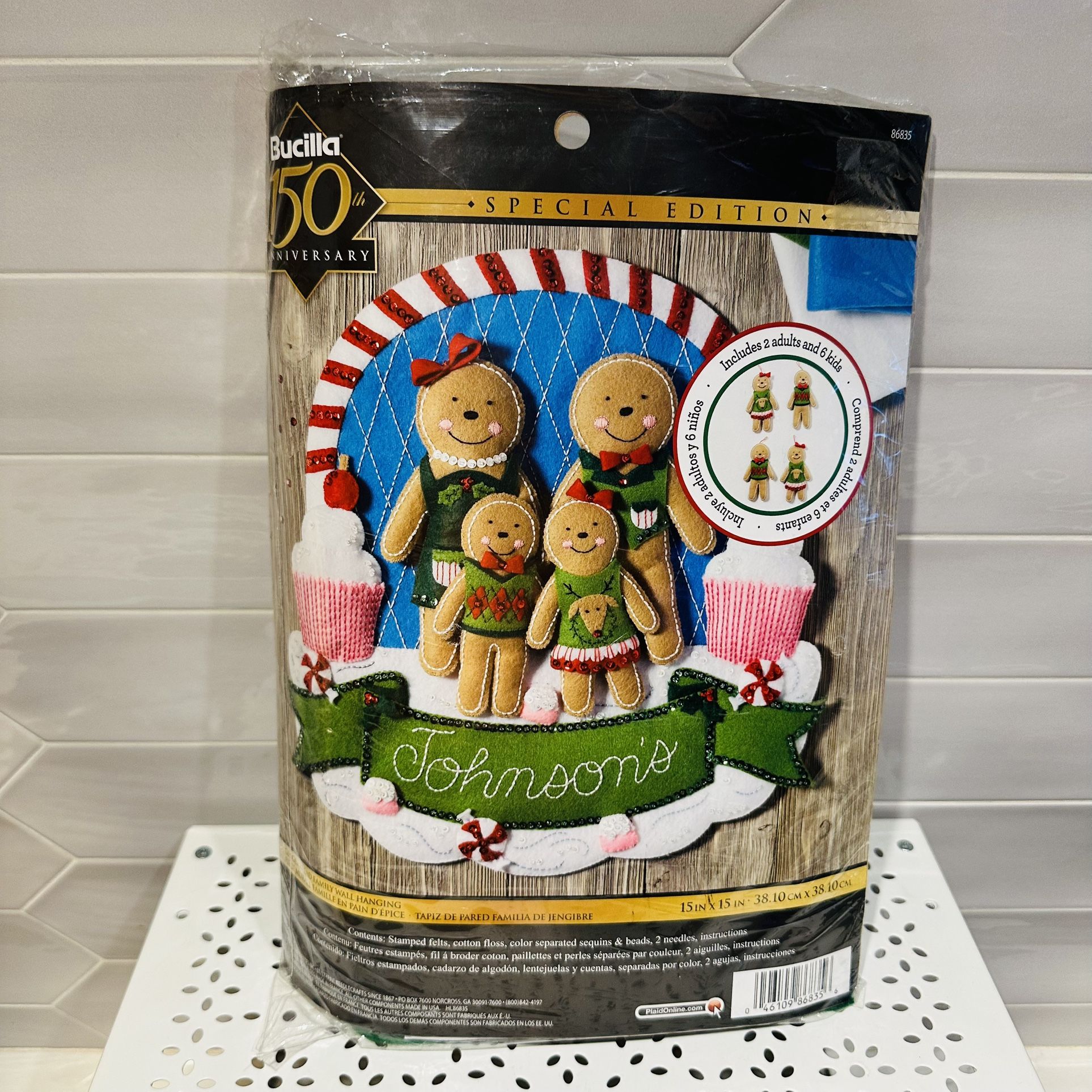 2017 Bucilla 150th Anniv Felt GINGERBREAD FAMILY WALL HANGING Kit NOS Christmas