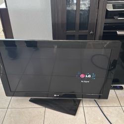 LG TV 32”