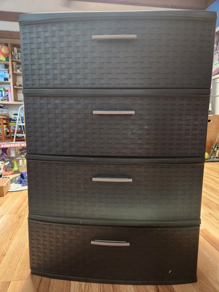 Sterilite 4-drawer Dresser/Storage