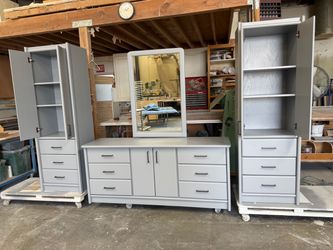 Dresser set