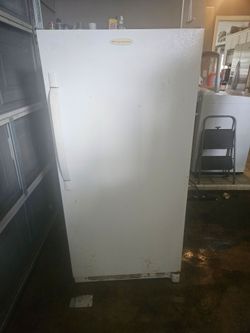 Stand up freezer (  free delivery)