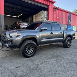 Paquete De Rines Y Llantas Para Toyota Tacoma Disponibles!