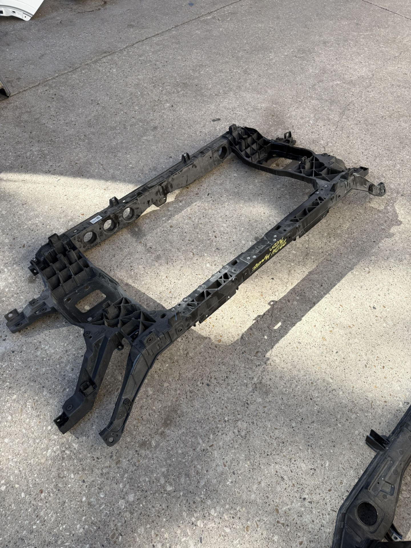 2022-24 HYUNDAI TUCSON RADIATOR SUPPORT OEM