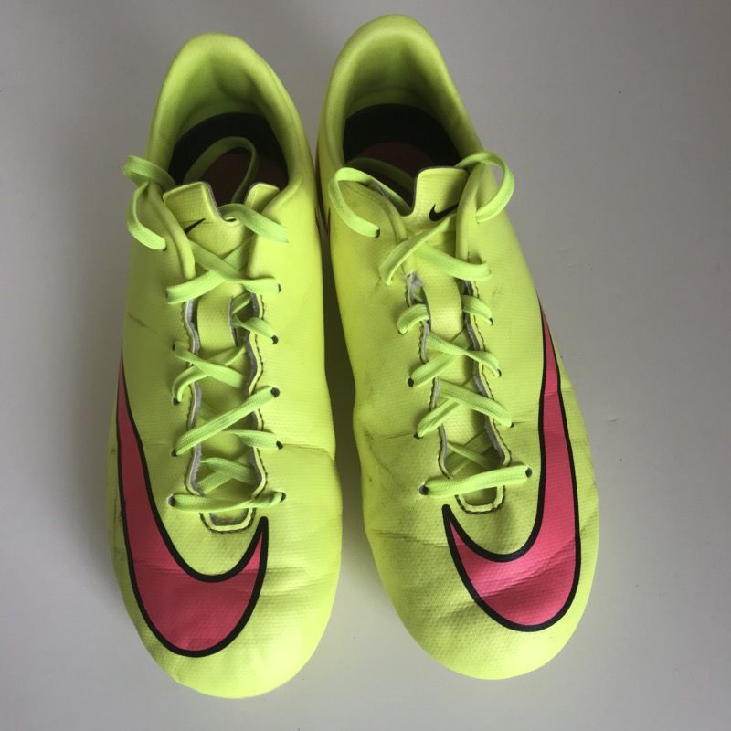 NIKE MERCURIAL SOCCER CLEATS - size 3.5Y